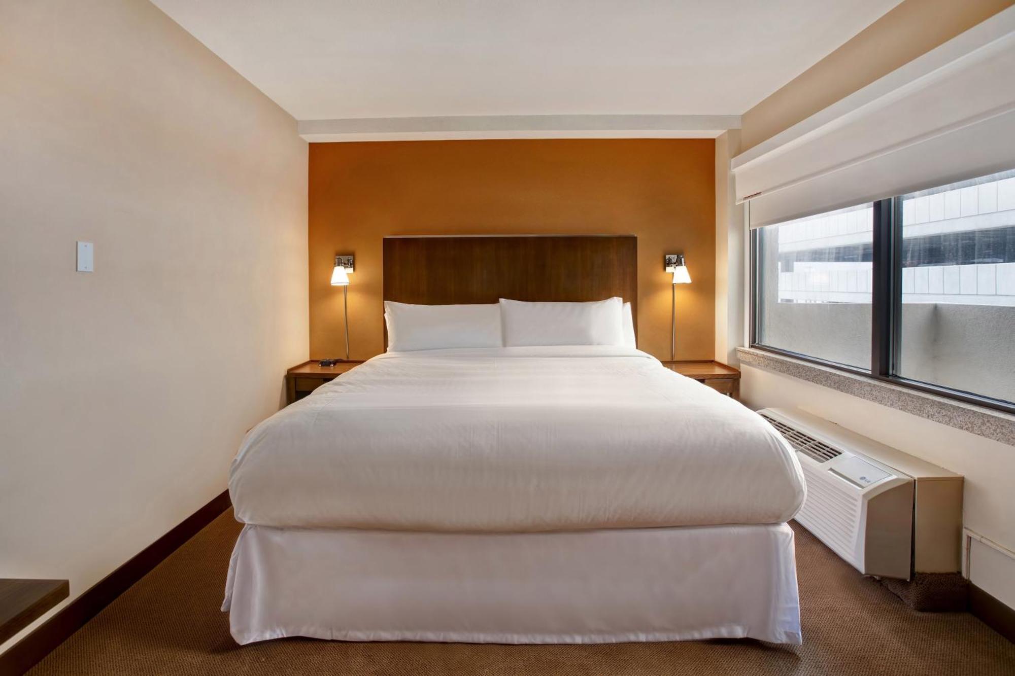 Four Points By Sheraton Пеория Екстериор снимка